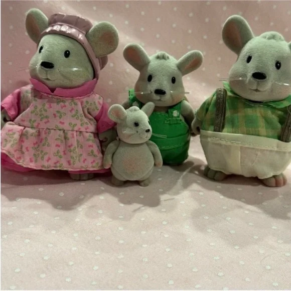 Li’l woodzeez Charming Mouse Family Toy Set - Picture 1 of 10